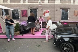 28-річну потерпілу із тілесними ушкодженнями лікарі госпіталізували до медичного закладу