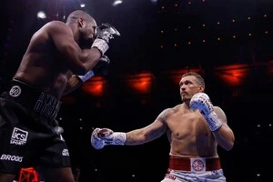 «Абсолютний чемпіон. Легенда»: Зеленський привітав Усика з перемогою