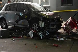 У Лос-Анджелесі автомобіль влетів у натовп біля нічного клубу: водія застрелили на місці