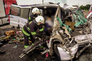 На Тернопільщині зіткнулись легковик та вантажівка: троє загиблих (фото)