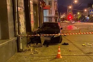 Жінка, яку збив на тротуарі працівник прокуратури, померла у лікарні