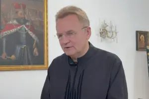 Садовий запевняє, що не ховатиме дітей від служби