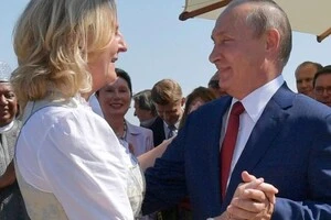 Карін Кнайсль танцює з Путіном на своєму весіллі 