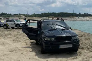 На Львівщині п’яний водій втопив авто: пасажир загинув