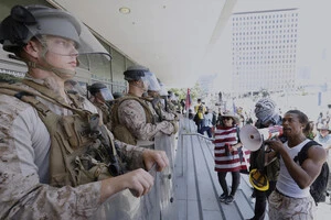 Близько 700 морпіхів були відряджені на службу до Каліфорнії