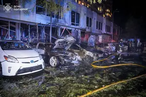 РФ вдарила по Одесі: є постраждала, зайнялася пожежа на парковці