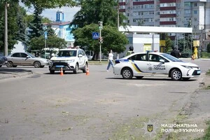 Правоохоронці здійснюють обстеження та документування місць ударів