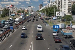 На зазначеній ділянці фахівці КП ШЕУ Шевченківського району ремонтуватимуть асфальтобетонне покриття