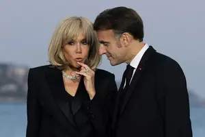 Подружжя Макронів заявило, що блогерка розгорнула «кампанію глобального приниження» з метою особистої вигоди для просування свого подкасту