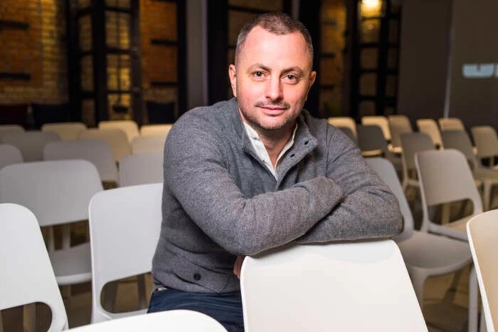 Голова Деснянського району столиці відкрив збір собі на охорону