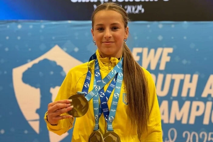 Важкоатлетка Малащук здобула три золота юніорського чемпіонату Європи