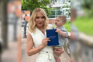 Травесті-діва Монро отримала диплом з психології