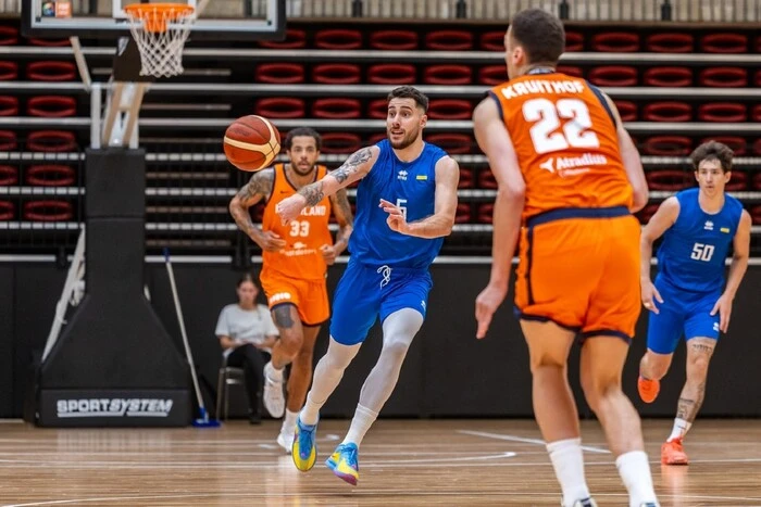 Збірна України з баскетболу обіграла Нідерланди в першій контрольній грі