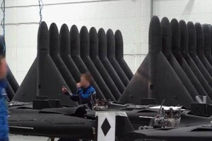 Дрони масово виробляють на заводі в Єлабузі