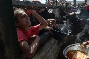 Ізраїль призупиняє військову діяльність у пунктах надання допомоги в Газі