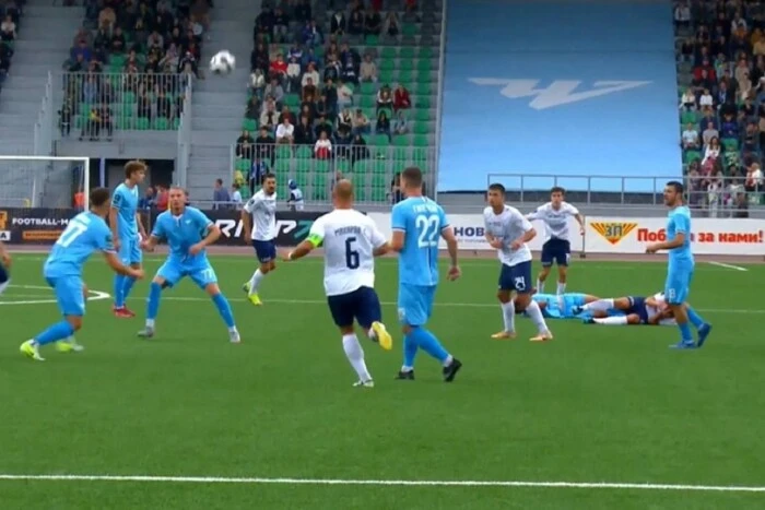 Російський футбольний клуб провів ніч у аеропорту через атаку дронів