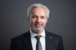 По словам Хавронюка, прокурором Офиса генерального прокурора или областной прокуратуры может стать любой человек без опыта