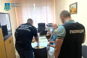 Зловживання службовим становищем. На Хмельниччині 13 посадовців отримали підозри