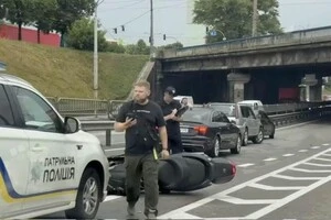 ДТП за участі мотоцикліста паралізувала Берестейський проспект (відео)