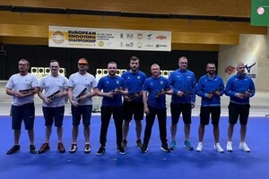 Павло Коростильов, Максим Городинець та Володимир Пастернак (по центру) стали переможцями континентальної першості