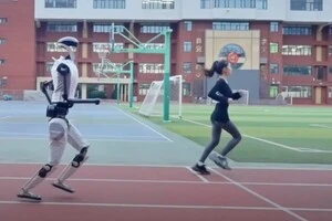 Робот може виконувати енергійні рухи і швидко бігати