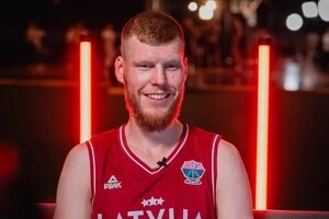 Бертанс є гравцем клубу «Дубай»