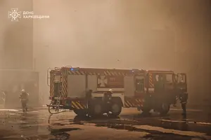 На Харківщині під час гасіння пожежі після удару РФ постраждали рятувальники