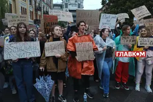 Мітинг у Києві, розширення програми «Контракт 18-24». Головне за 30 липня