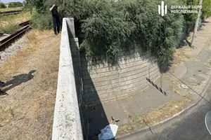 На даний час проводиться огляд місця події, встановлюється особа загиблого