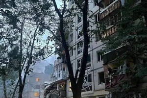 Російська ракета влучила у будинок у Києві