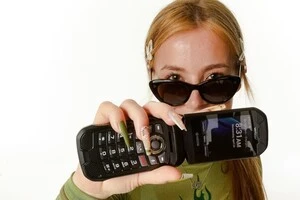 Покоління зумерів відмовляється від сучасної техніки: ЗМІ пояснили новий тренд серед молоді