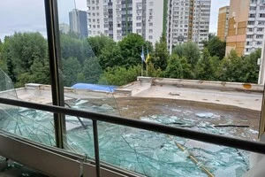 Вибухова хвиля винесла віконні рами у приміщеннях Академії
