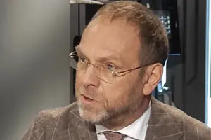 Нардеп Власенко розкрив, кому адресував непристойний жест у Раді