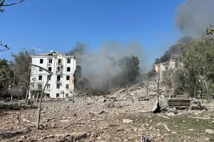 На місці удару працюють всі відповідальні служби