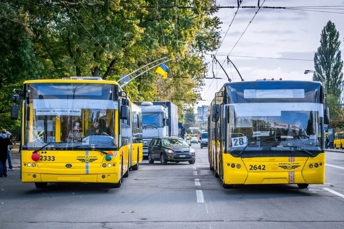 На вихідних громадський транспорт Києва курсуватиме зі змінами руху: перелік маршрутів
