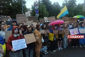 Уличные протесты во время войны крайне опасны. Но других путей не было...