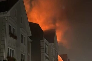 Горить таунхаус через удар блискавки