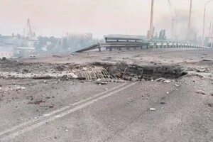 Росіяни вдарили КАБами по мосту в Херсоні 