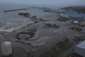 Цунамі зруйнувало завод на Камчатці