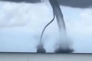 Два смерчі біля берегів Сочі