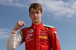 Українець здобув першу перемогу у Формулі-4, ставши лідером за три хвилини до фінішу