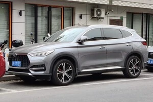 Уперше в історії абсолютним лідером продажів серед українців став китайський кросовер BYD Song Plus