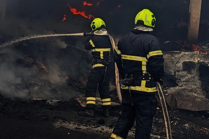 У Кривому Розі виникла масштабна пожежа у пекарні: загинуло троє