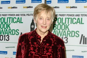 Померла перша жінка-керівниця розвідки Великої Британії