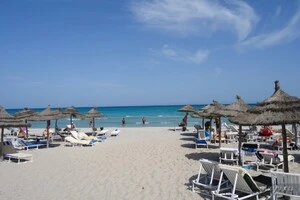 Смертельні бактерії у воді: туристи тікають із популярних курортів Туреччини