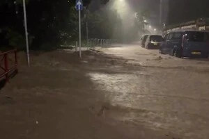 На Гонконг обрушилася потужна злива