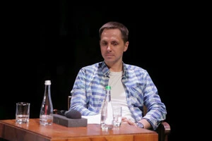 Режисер з 2022 року працює у театрі Заньковецької