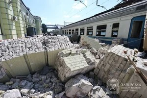 Залізничники відновили рух через Лозову, яку окупанти масовано обстріляли