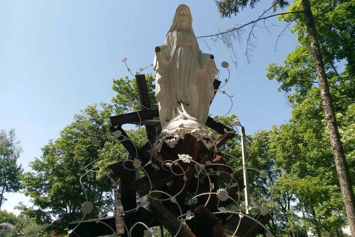 Росіяни обстріляли на Сумщині пам'ятники загиблим Захисникам України