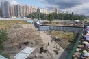 Кияни вимагають знести  недобудову ТЦ біля метро «Осокорки»